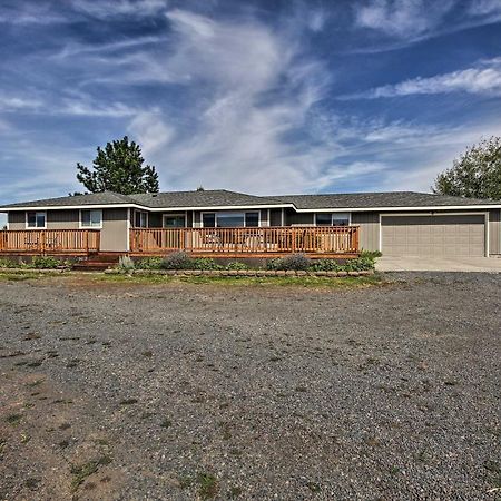 Updated Farmhouse With Deck On Central Oregon Canal! Villa Bend Exterior foto