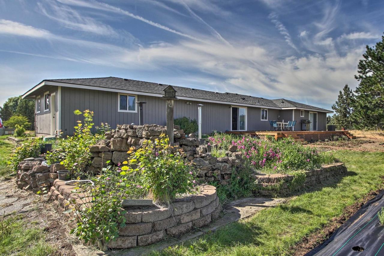 Updated Farmhouse With Deck On Central Oregon Canal! Villa Bend Exterior foto