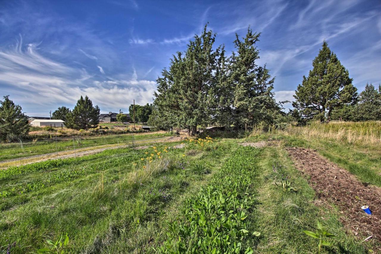 Updated Farmhouse With Deck On Central Oregon Canal! Villa Bend Exterior foto